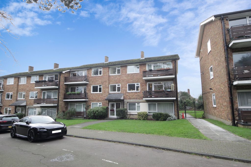 Property photo 1 of 10 Two Bedroom First Floor Flat