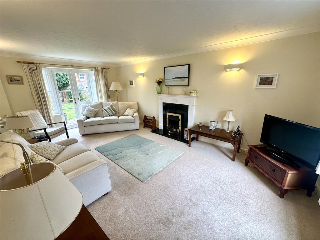 Property photo 2 of 20 Drawing Room