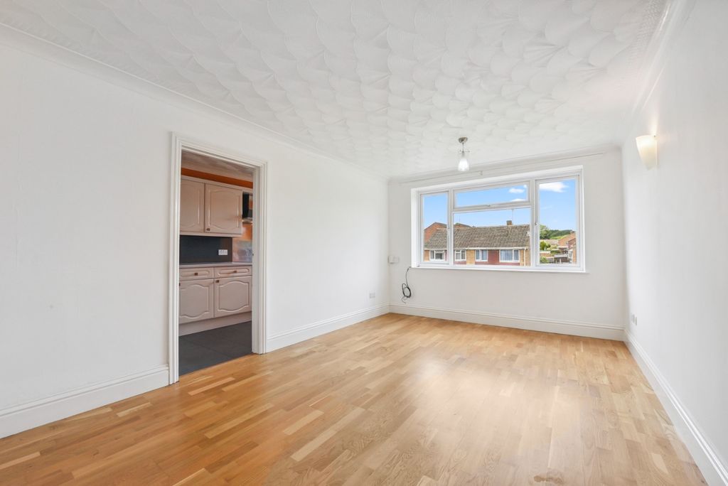 Property photo 3 of 13 4246637