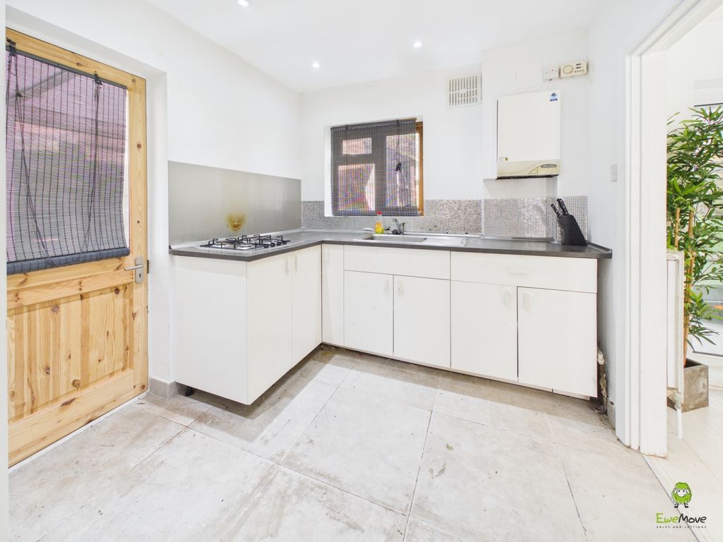 Property photo 3 of 12 Presented By Clinton At Ewemove Bexleyheath And Da