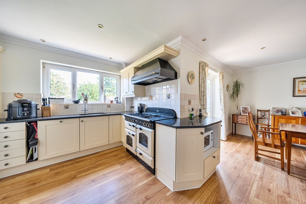 Property photo 2 of 26