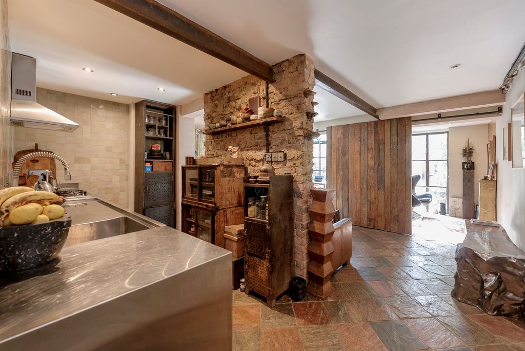 Property photo 1 of 36