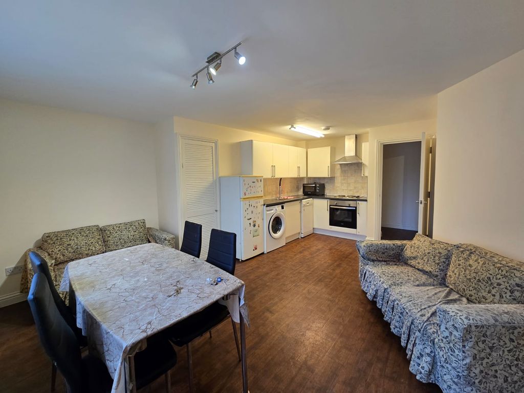 Property photo 3 of 8 Gallery