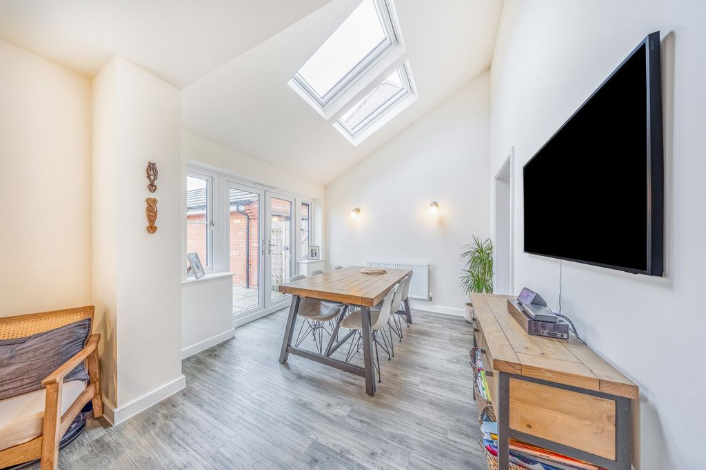 Property photo 3 of 21