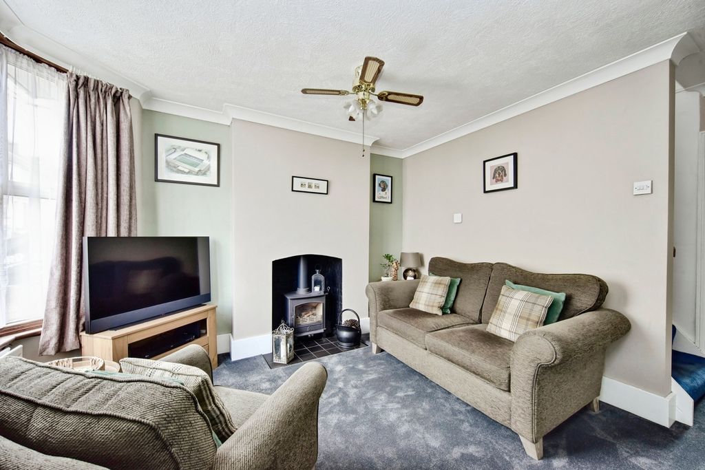 Property photo 2 of 11 Lounge