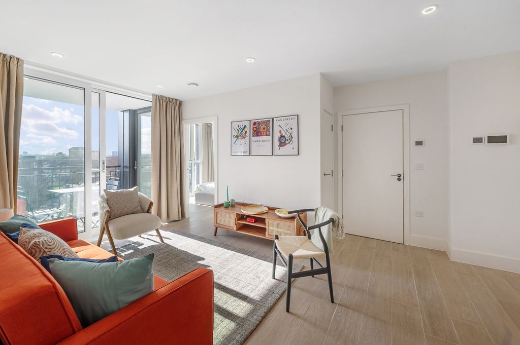 Property photo 1 of 13 22 ? 22A Wyvill Road