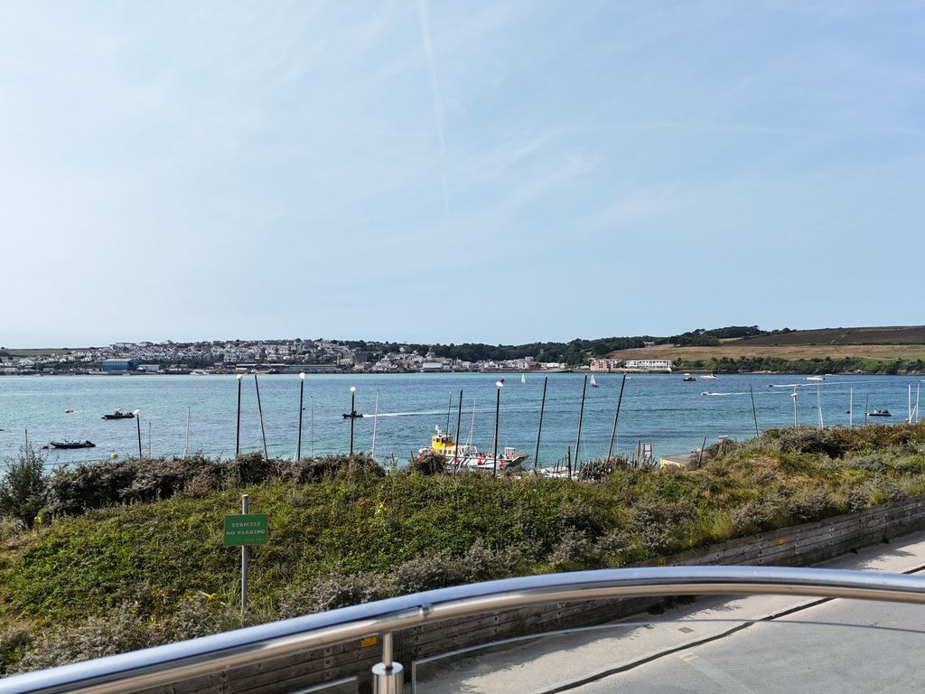 Property photo 1 of 21 Beachside Apartment