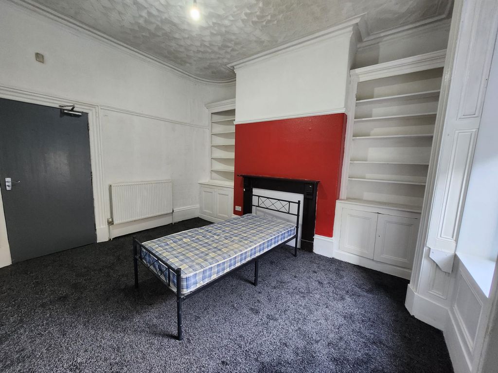 Property photo 1 of 6 113 Little Horton Lane, Bradford, Bd5 0Bu