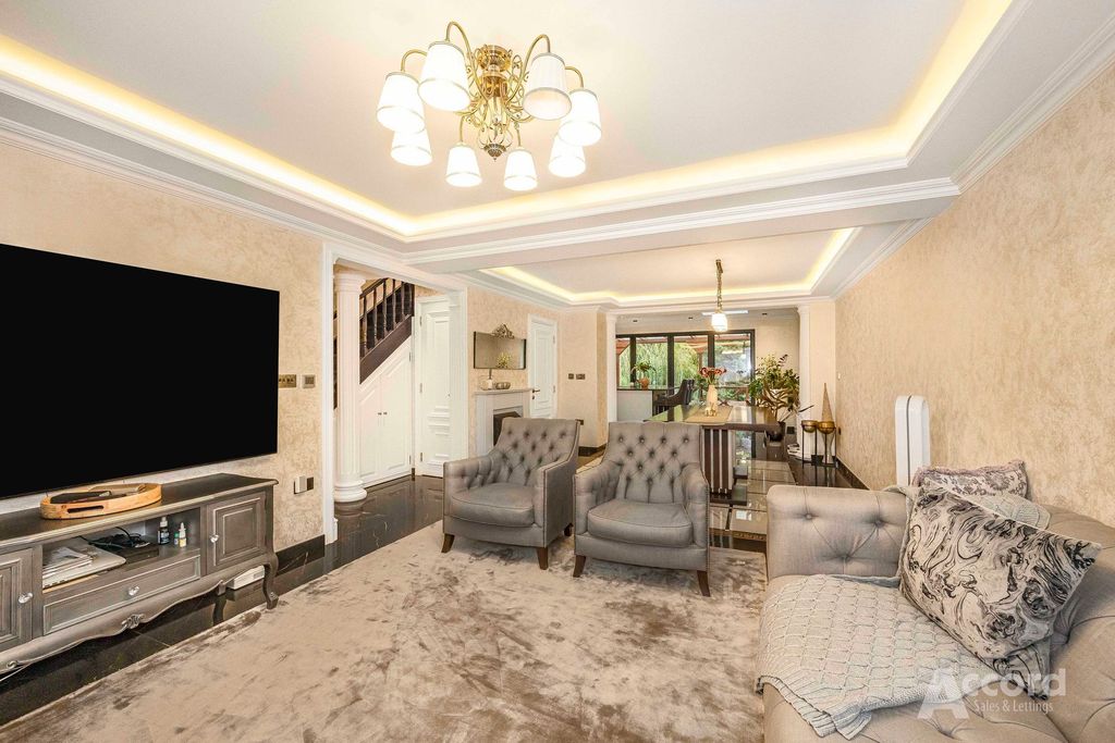 Property photo 2 of 26