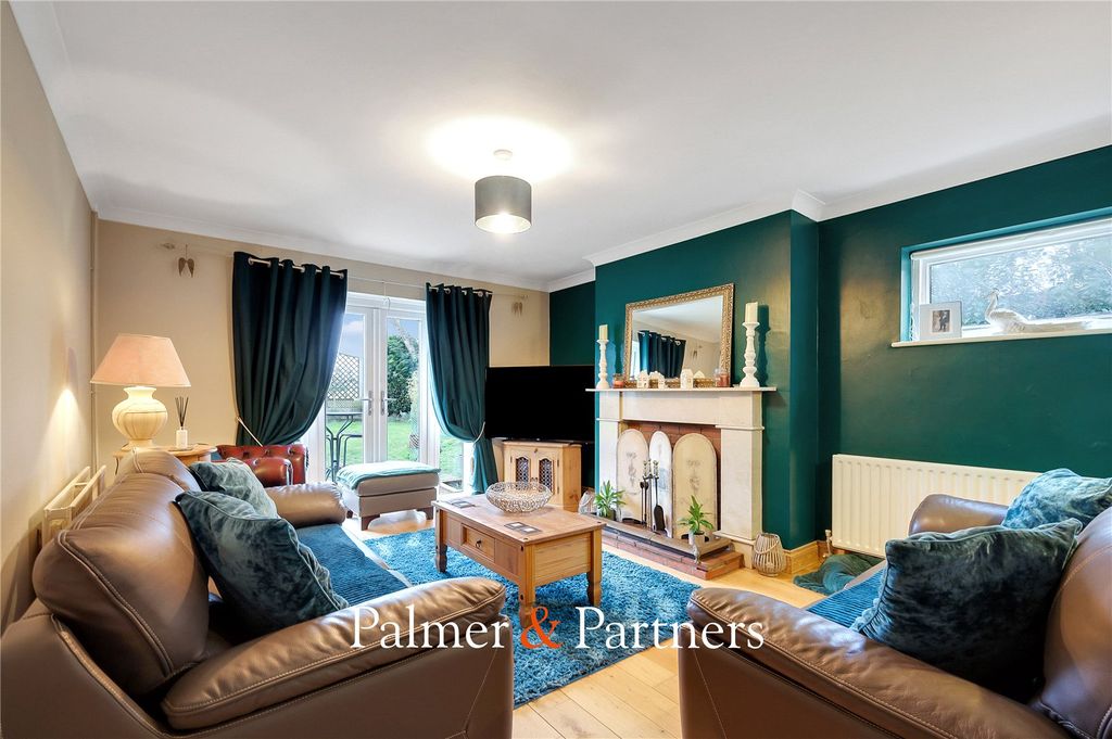 Property photo 2 of 37 Picture No. 21