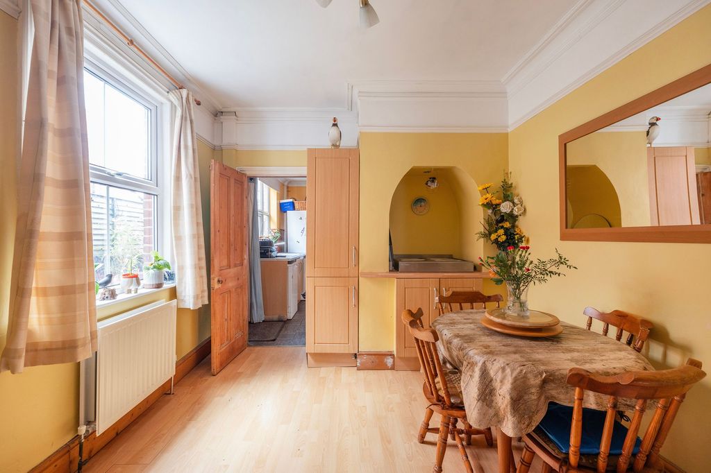 Property photo 2 of 23