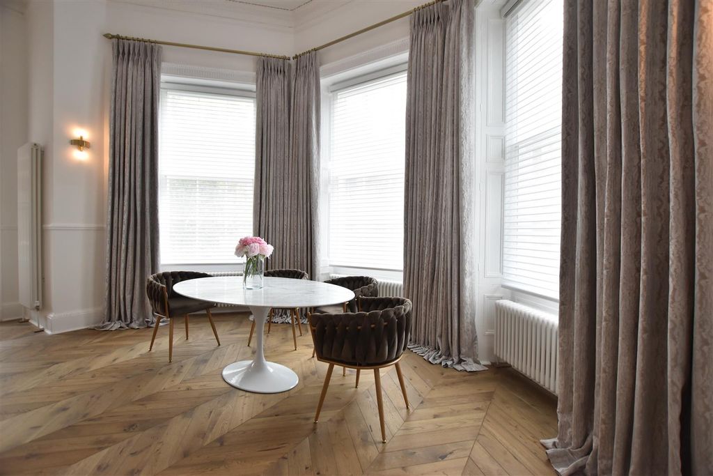 Property photo 3 of 10 Dining Room.Jpg