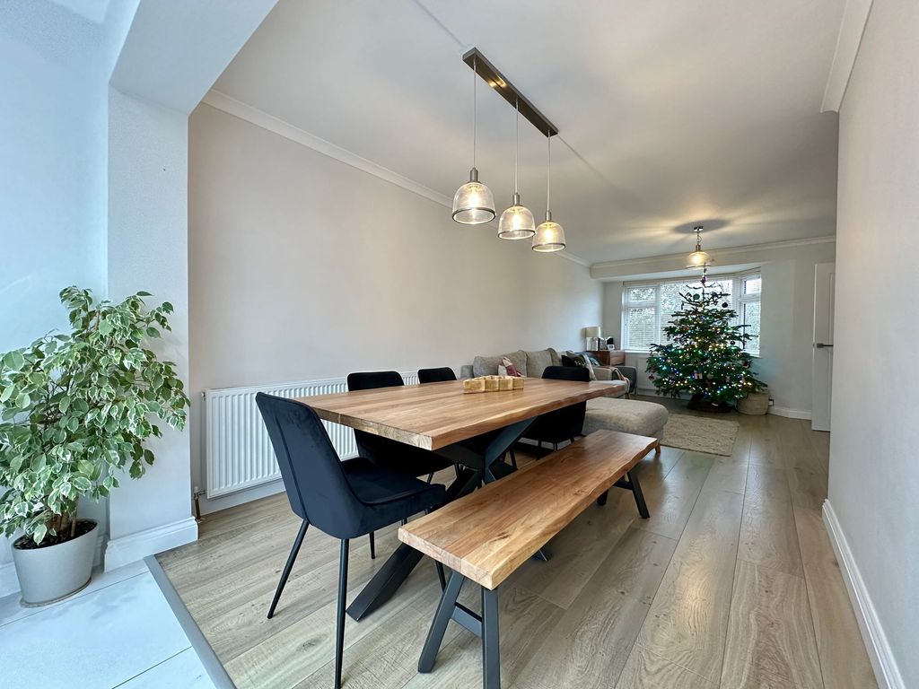 Property photo 3 of 17 Dining Area