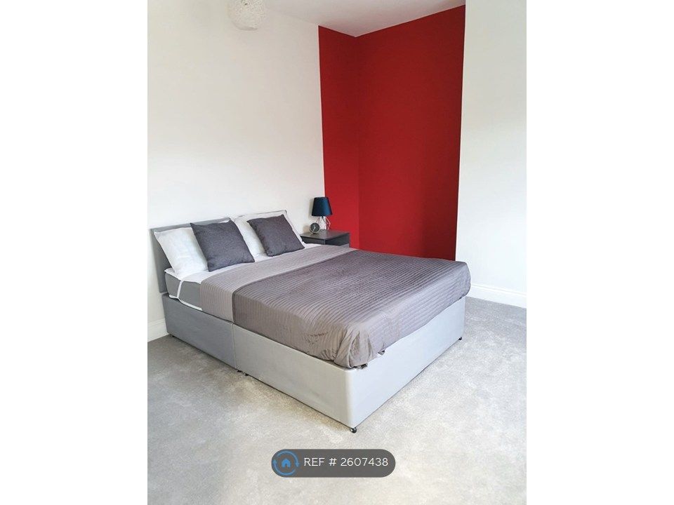 Property photo 1 of 16 Room 4