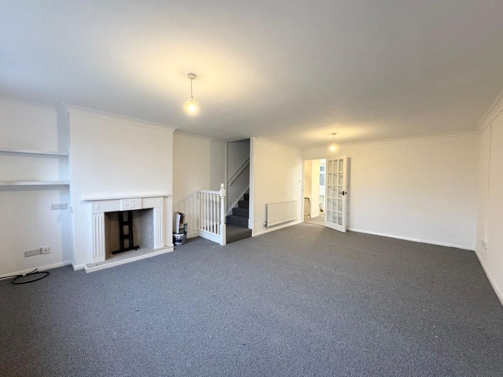 Property photo 3 of 11 Lounge1.Jpg