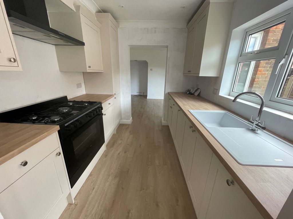 Property photo 2 of 7 Kitchen