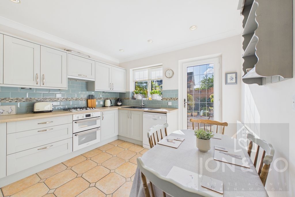 Property photo 2 of 23