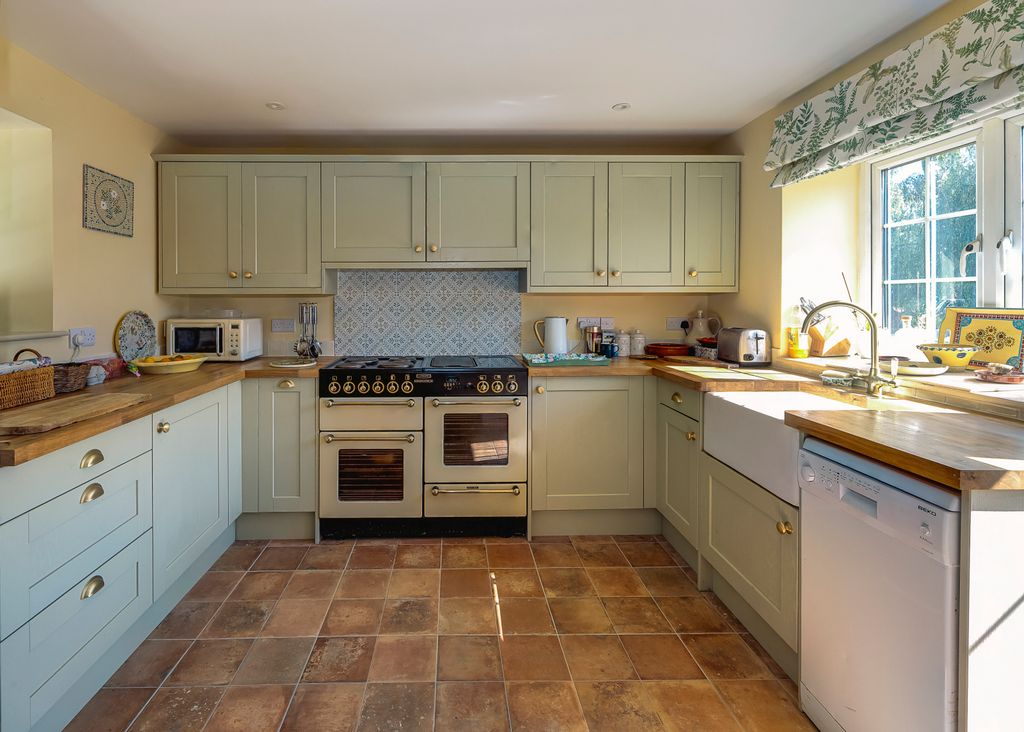 Property photo 2 of 30 Picture No. 74