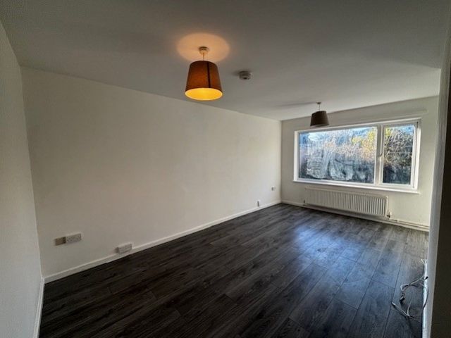 Property photo 2 of 16 Lounge 1