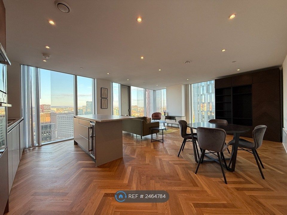 Property photo 1 of 11 Living Room