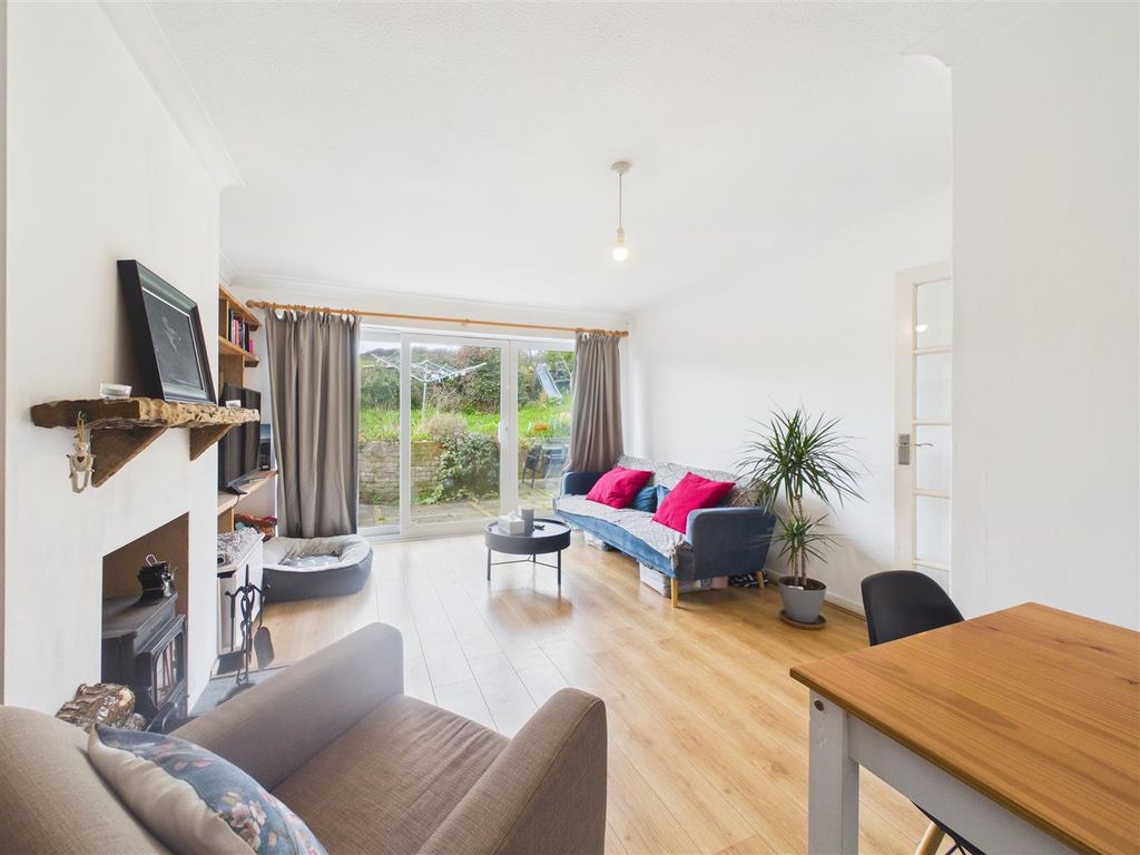 Property photo 2 of 14 Living/Dining Room