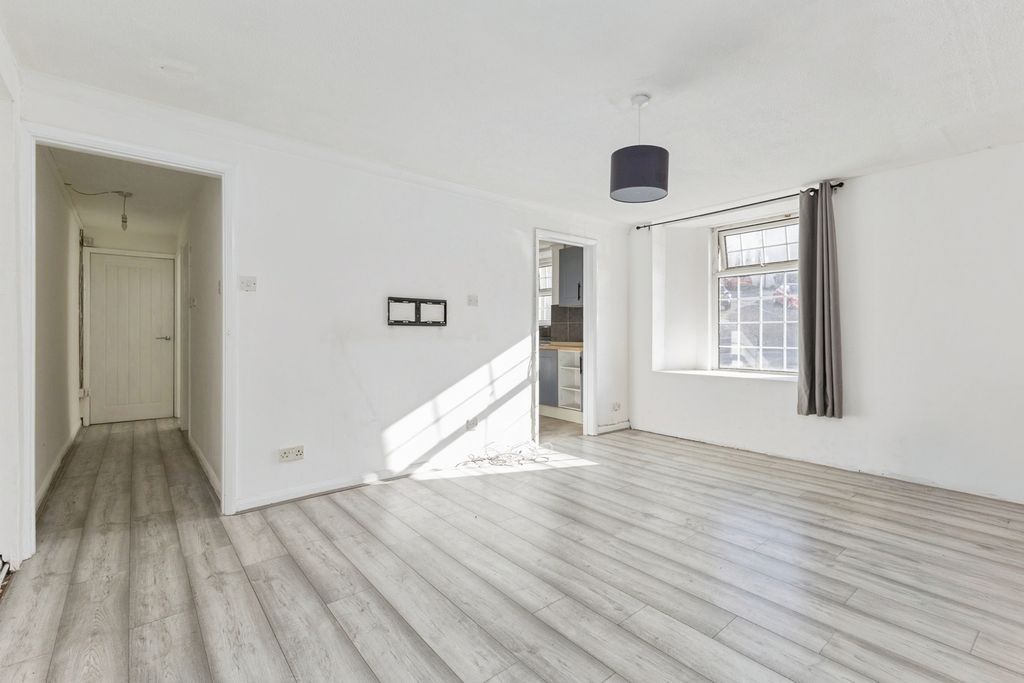 Property photo 2 of 17 Pbox-Img.Jpg