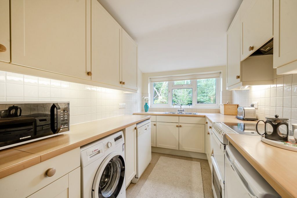 Property photo 3 of 15 1319941-10-6878d3...