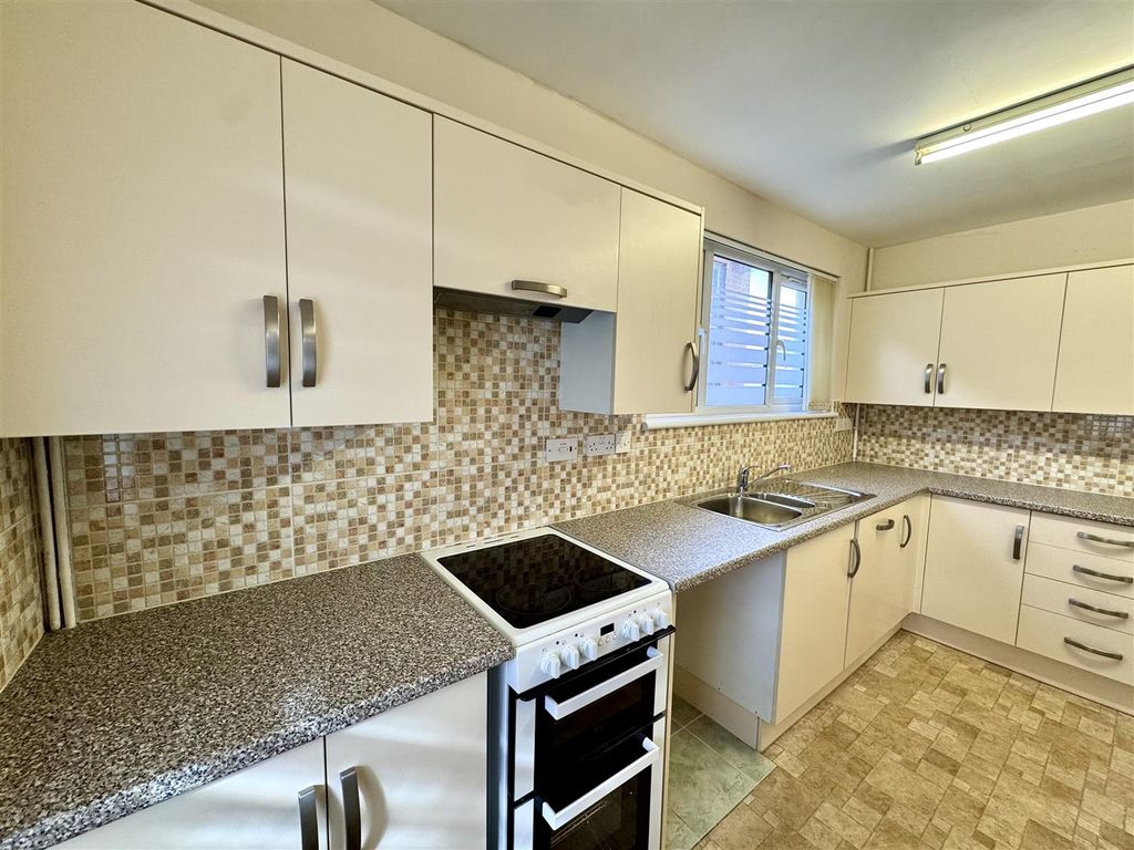 Property photo 3 of 20 Kitchen