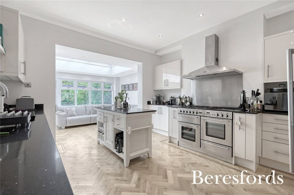 Property photo 2 of 29 Picture No. 16