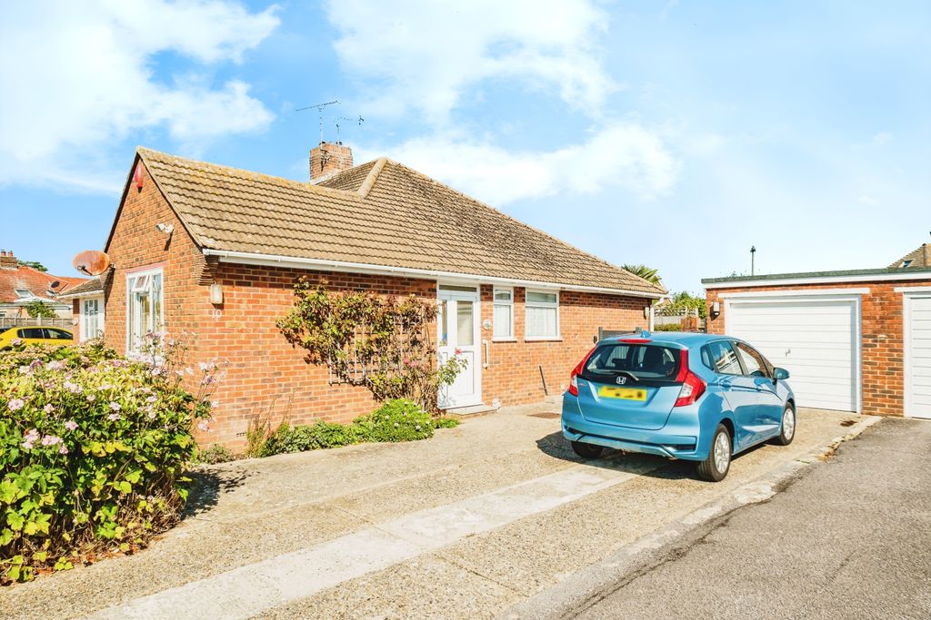 Property photo 1 of 20 Driveway