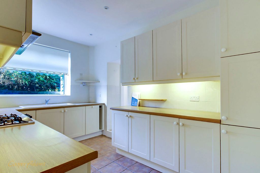 Property photo 2 of 21 Kitchen