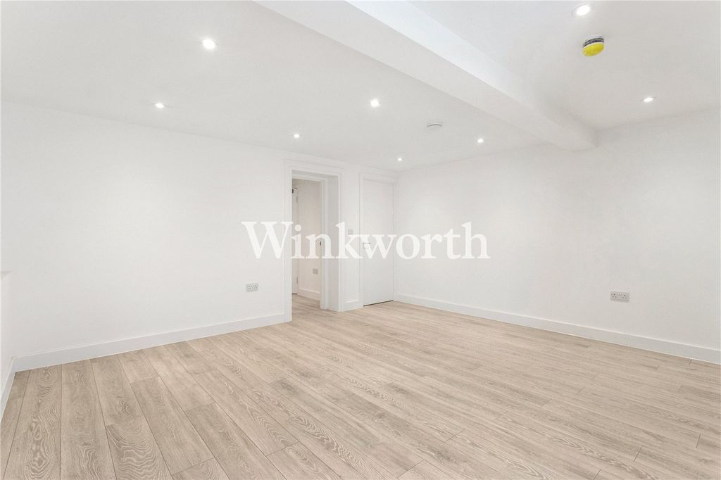 Property photo 2 of 15 Picture No. 12