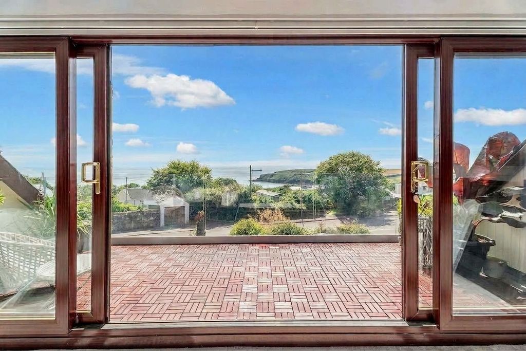 Property photo 2 of 36