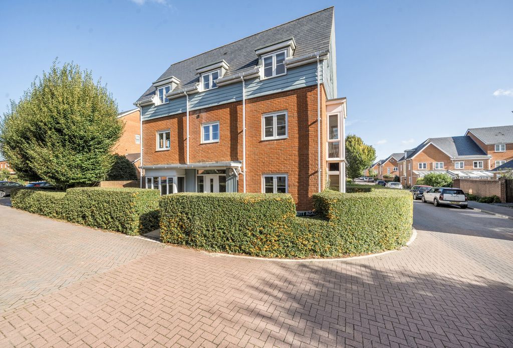 Property photo 1 of 20 1349112-1-68Bea09...