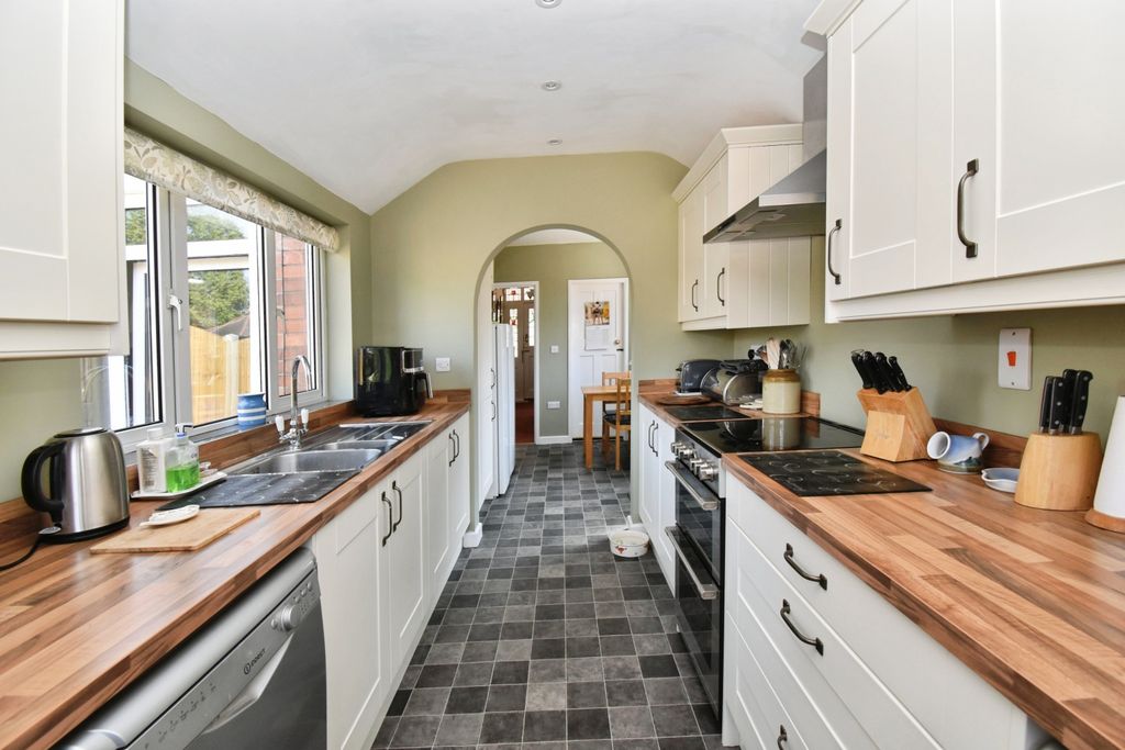 Property photo 2 of 15 Kitchen Diner