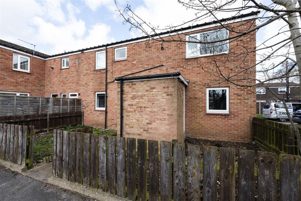 Property photo 2 of 47 Cromwellclose_March24_002.Jpg