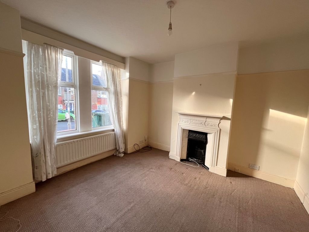 Property photo 2 of 14 Lounge