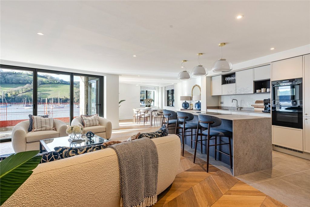 Property photo 1 of 33 Noss Quay