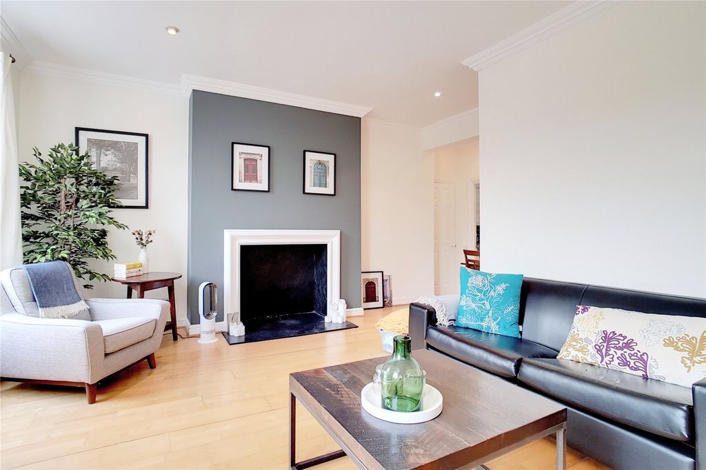 Property photo 3 of 11 Picture No. 06