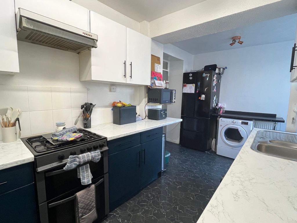 Property photo 2 of 21