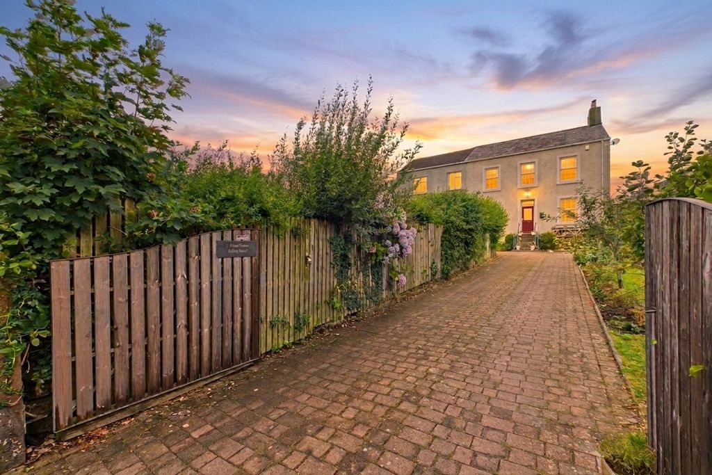 Property photo 2 of 41