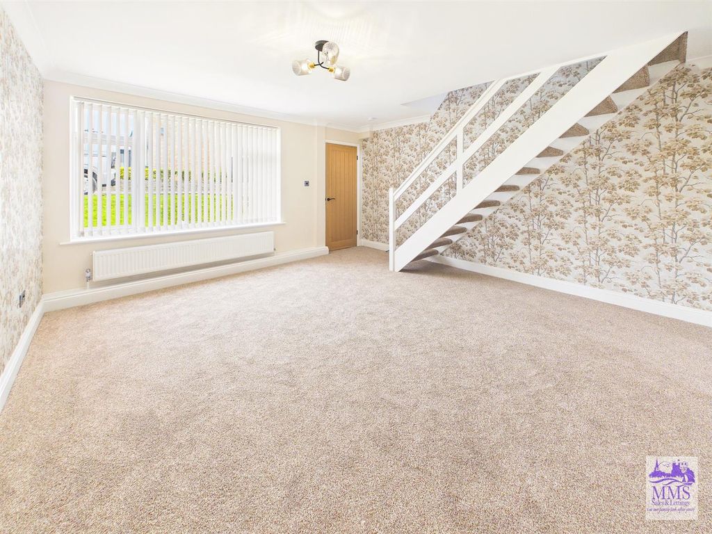 Property photo 3 of 17 Cam04098G0-Pr0175-Still003.Jpg