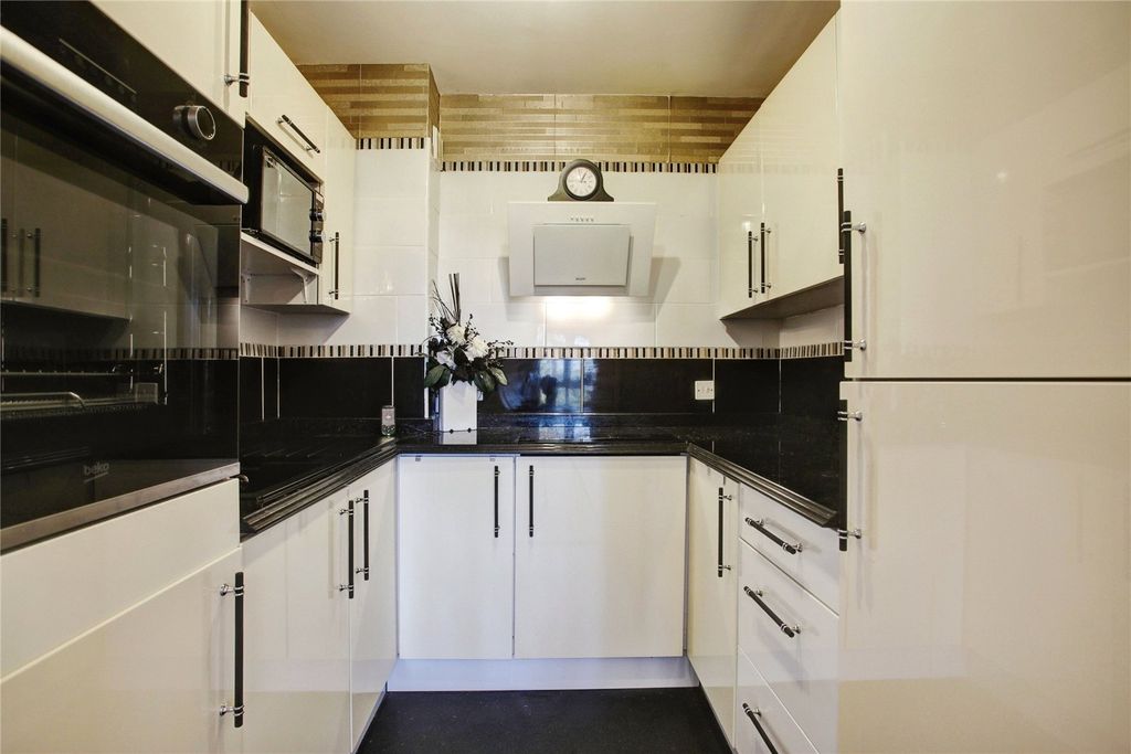 Property photo 2 of 11 Kitchen