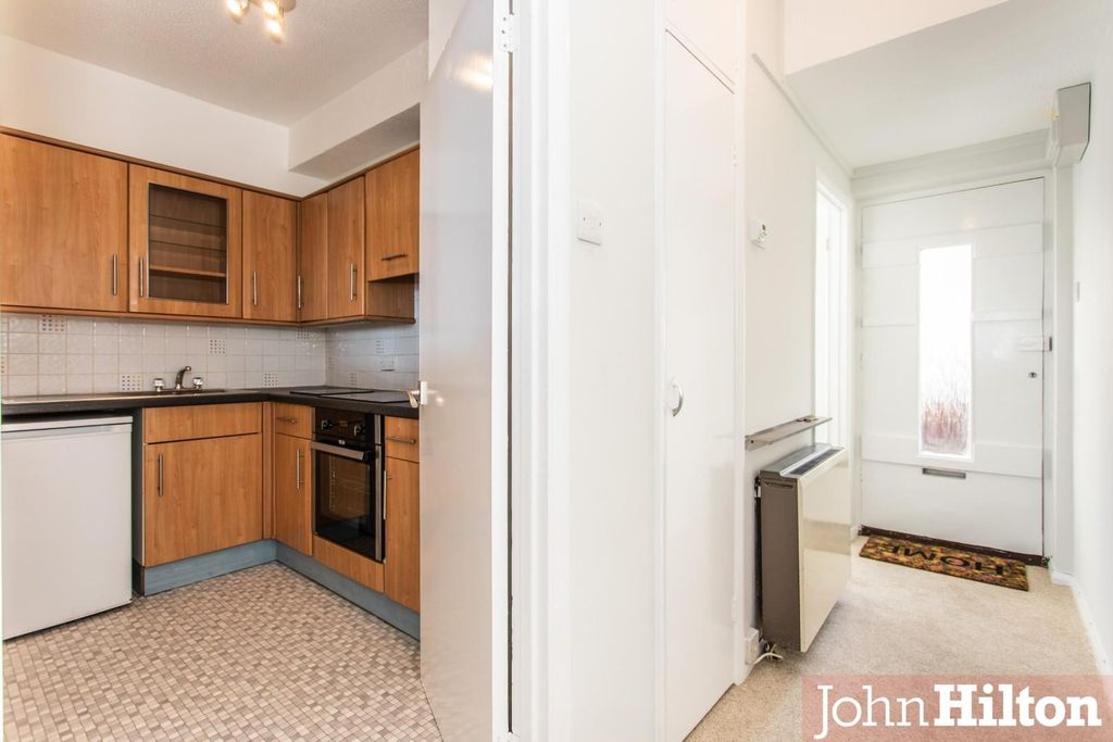 Property photo 3 of 14 Highcliffe Court19.Jpg