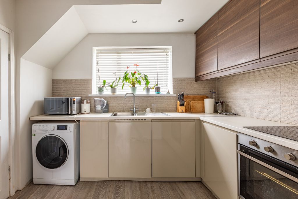 Property photo 2 of 16 Photo 4