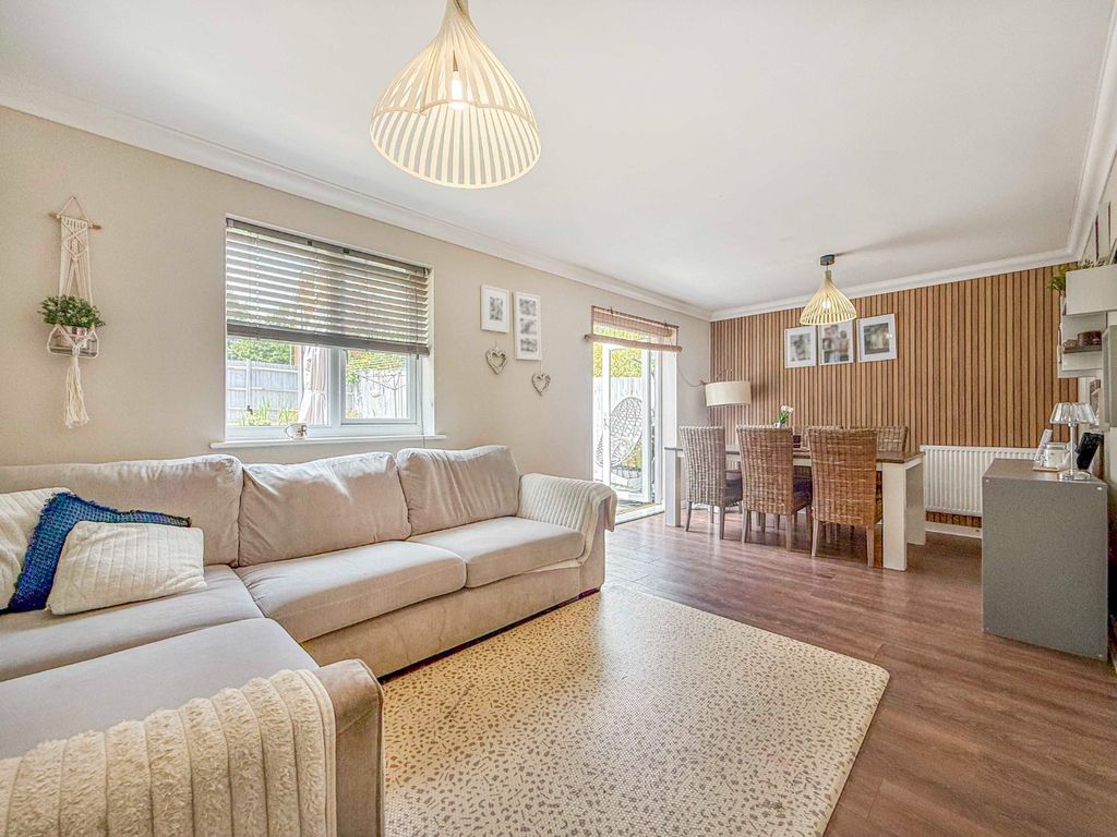 Property photo 3 of 18 5329496