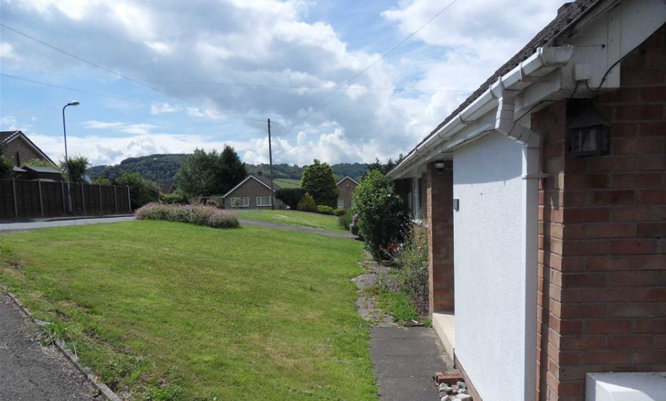 Property photo 2 of 10