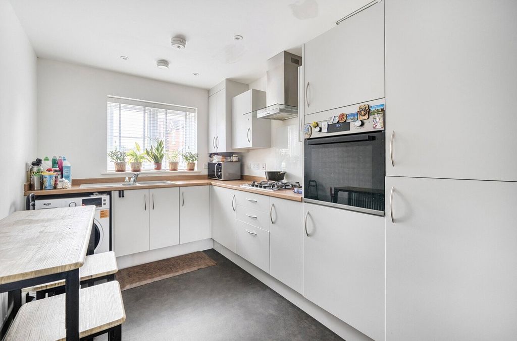 Property photo 2 of 13 1349903-13-68c158...