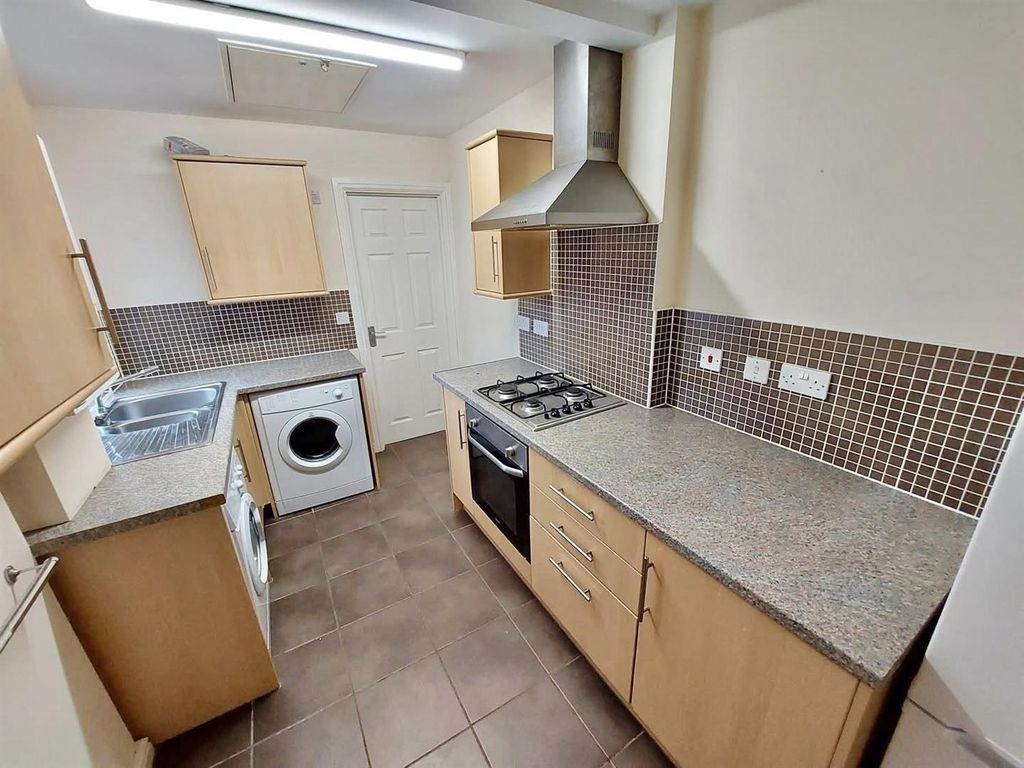 Property photo 3 of 5 Kitchen.Jpg