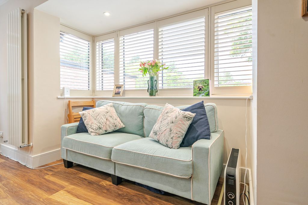 Additional image 10 of 4 bed detached bungalow for saleGoose Lane, Hook RG27
